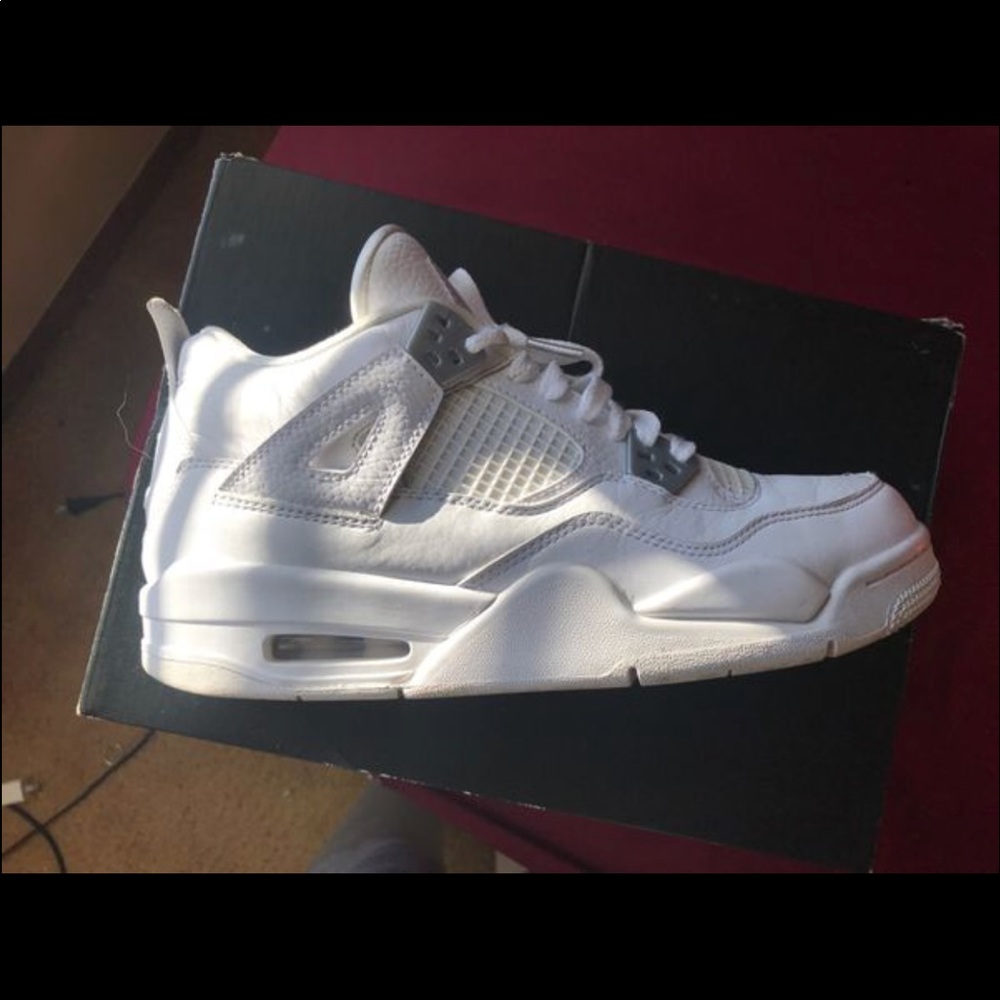 Jordan 4s